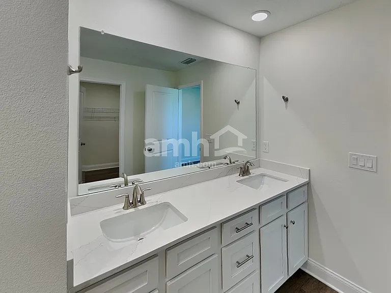 5666 Oesterle Rd — Photo 10