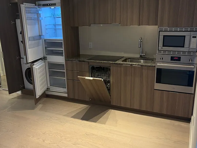 955 Bay St #1218 — Photo 9