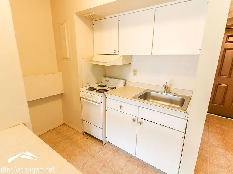 1500 McCain Ln — Photo 14