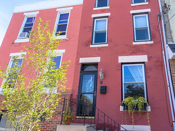 2nd image of 2633 E Somerset St