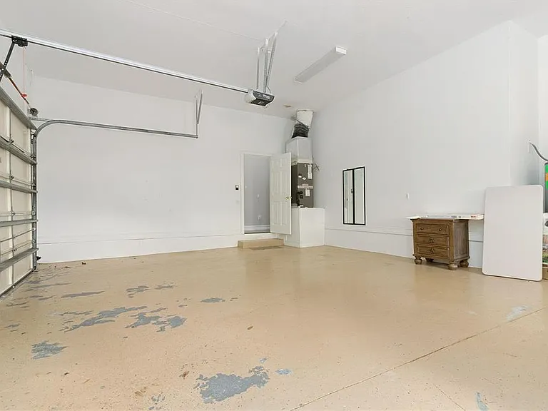 216 Eastpark Dr — Photo 46
