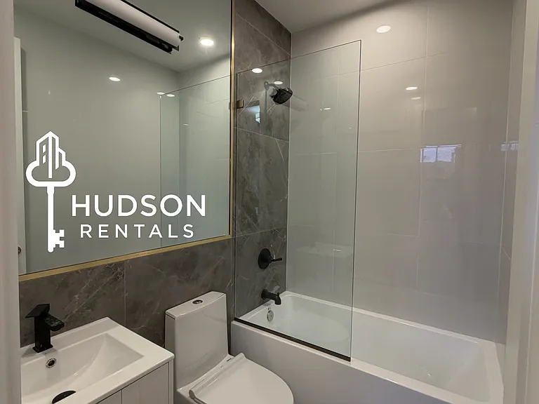54 Grace St #3R — Photo 9