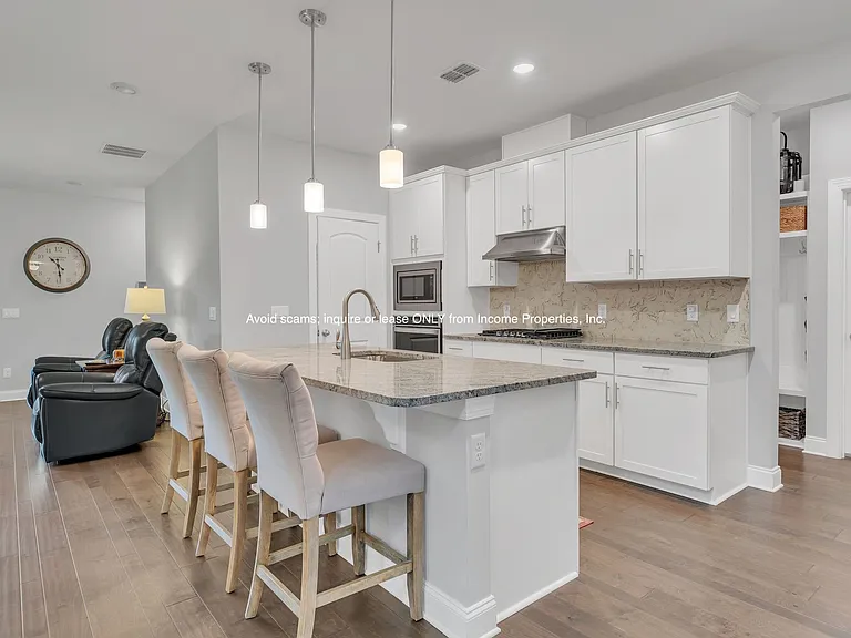 4937 Riverbank Dr — Photo 9