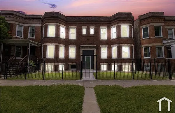 1421 E 69th Pl — Photo 3