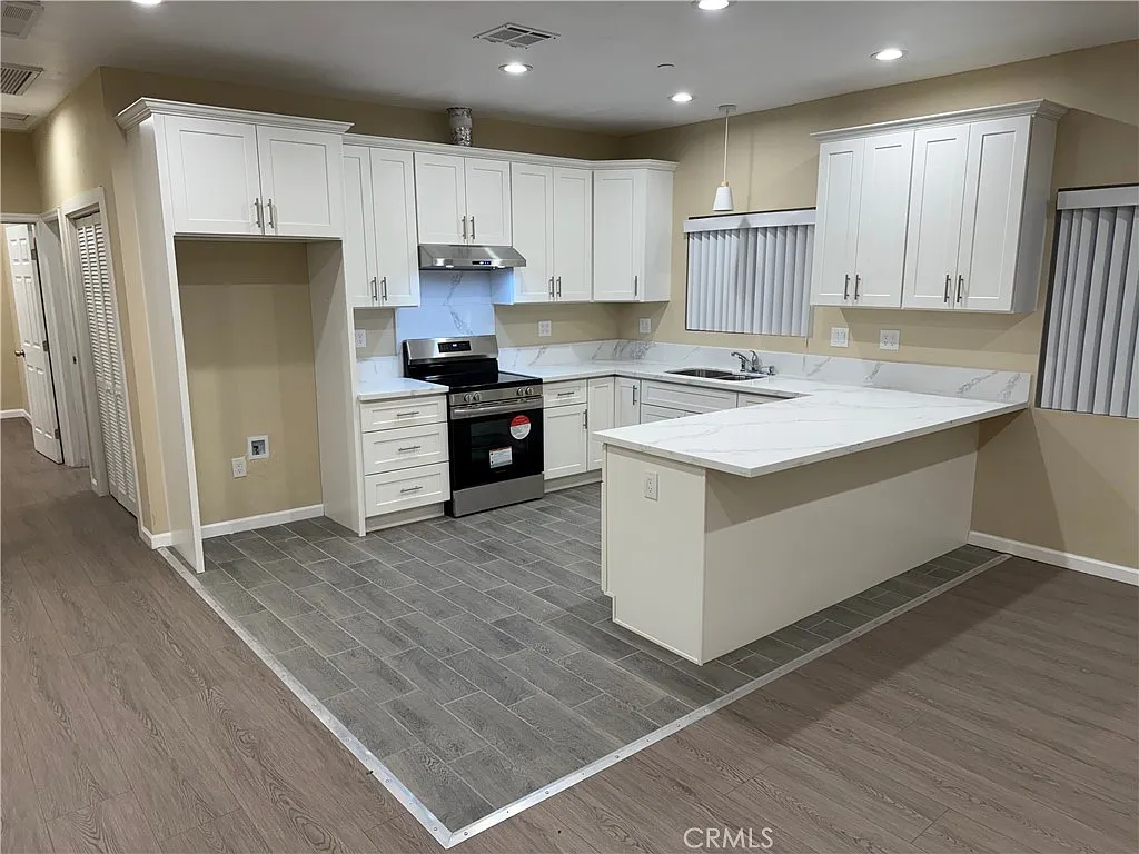 Building Photo - 114 Bradbury Dr #114