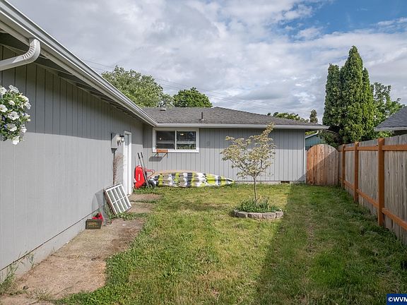 3rd image of 2261 Fulton Pl SE