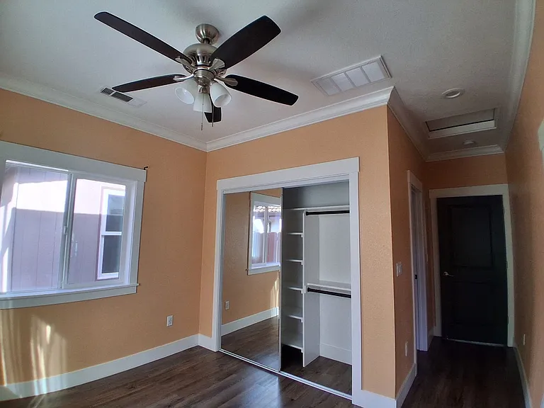 2112 Eicher Ave — Photo 12