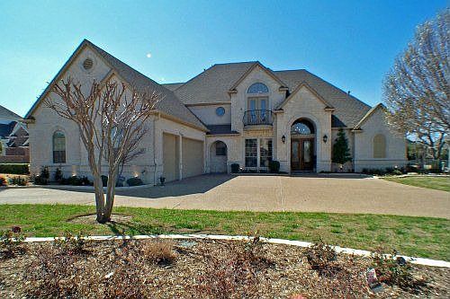1st image of 905 Walnut Falls Cir