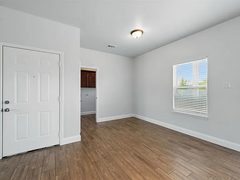 4909 Jefferson St — Photo 7