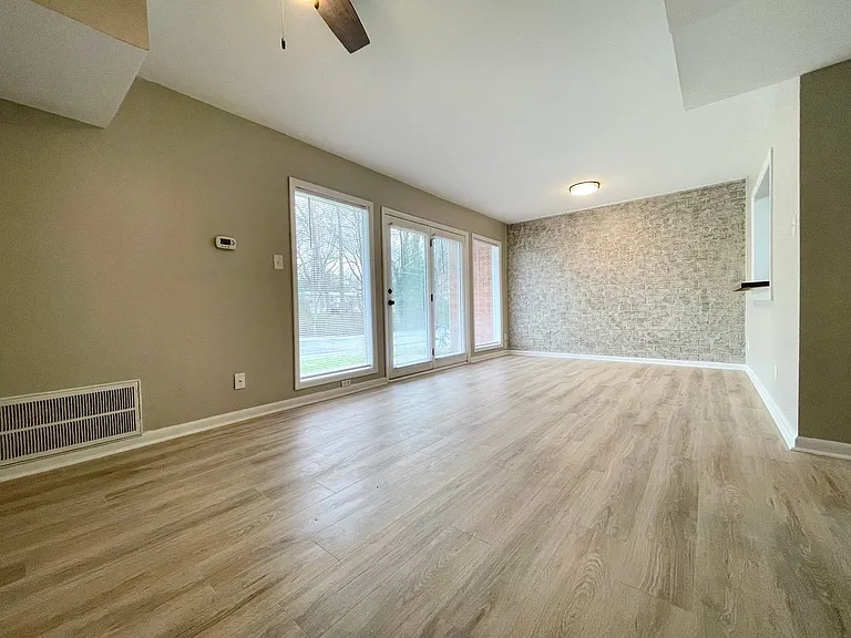 2529 Spring Garden St — Photo 12