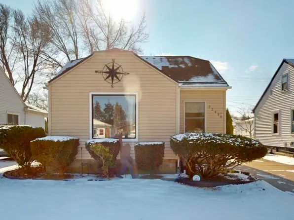 22436 Daniels St, Saint Clair Shores, MI 48081