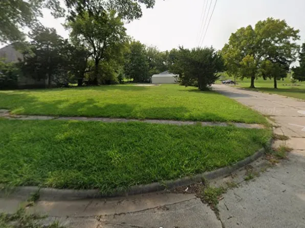 317 N Highland Ave, Chanute, KS 66720