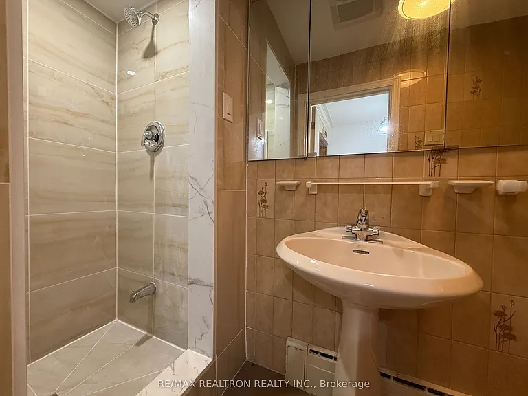 368 Spring Garden Ave #LOWER — Photo 8