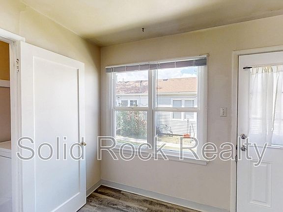 2nd image of 1214 Janes Ln
