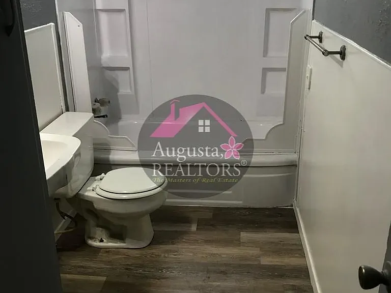 2310 N 18th St — Photo 6