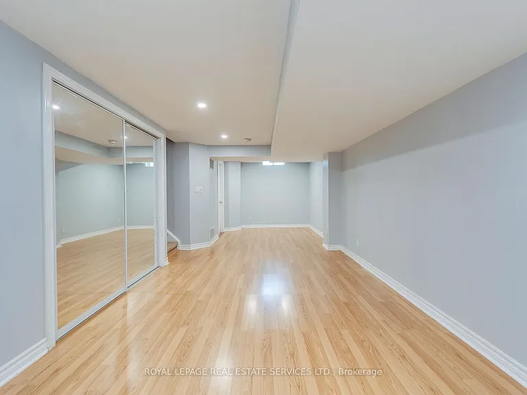 204 Roxton Rd — Photo 36