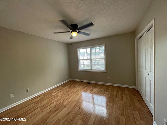 5th image of 3907 Sterling Pointe Dr Unit Gg1