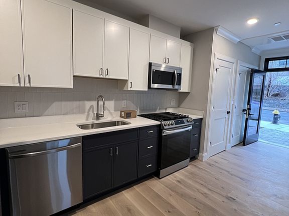 2nd image of 159 Everett St #101