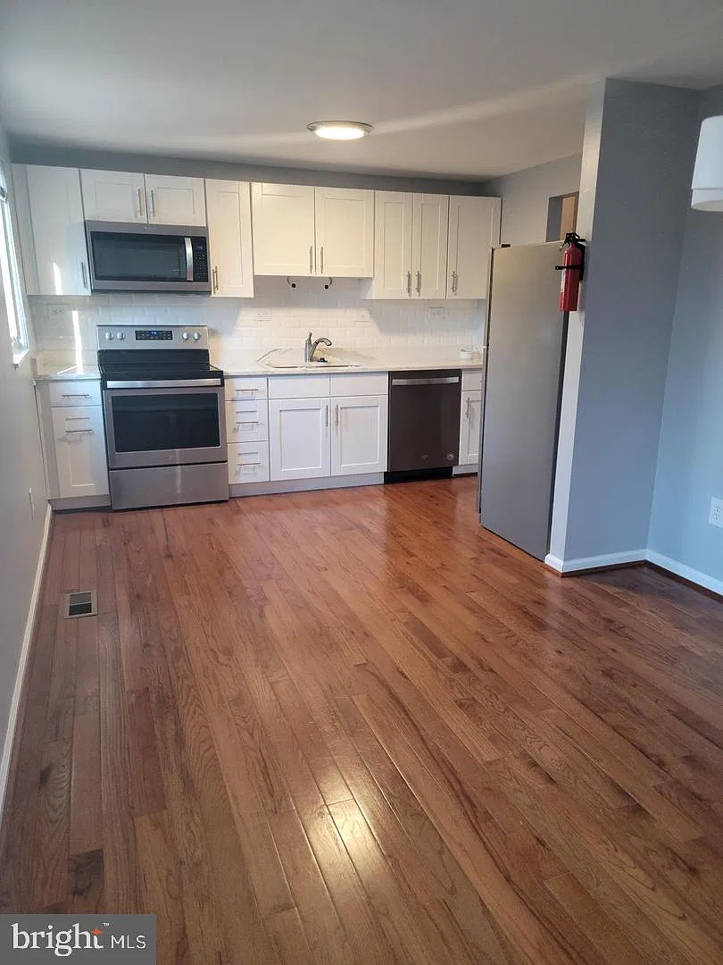 3 bed, 2.0 bath, 1240 sqft, $2,850 — Photo 4