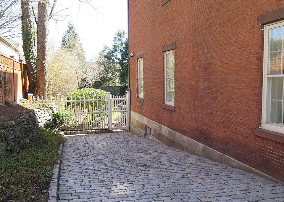 2nd image of 18 James St