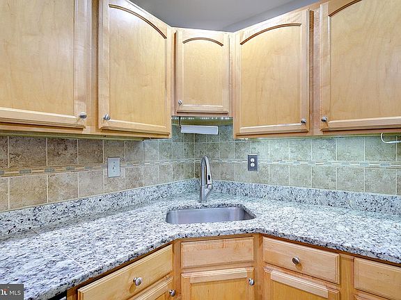 3rd image of 1418 Orleans Ct