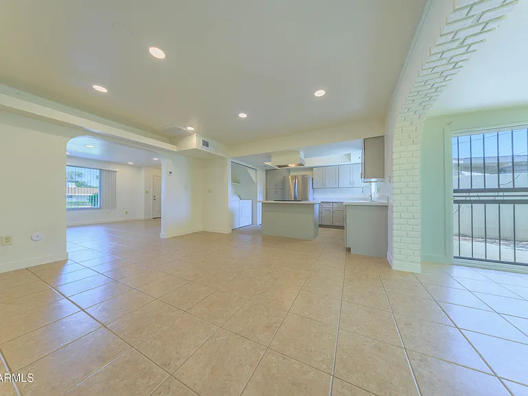 4558 N 15th Ave — Photo 10