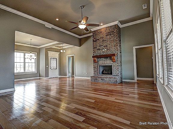 5th image of 440 Grandview Ct