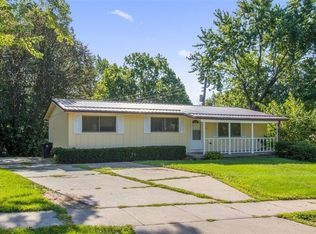 909 20th Avenue Pl, Coralville, IA 52241