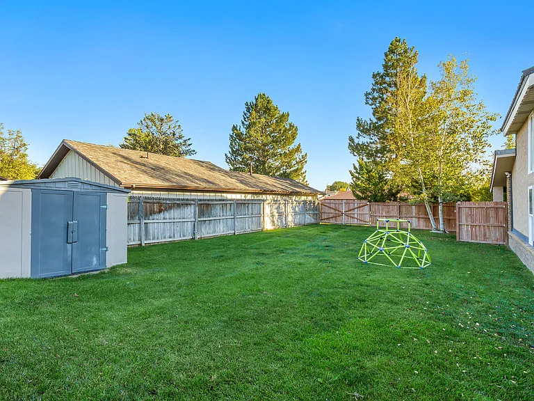 683 Seymore Dr — Photo 2