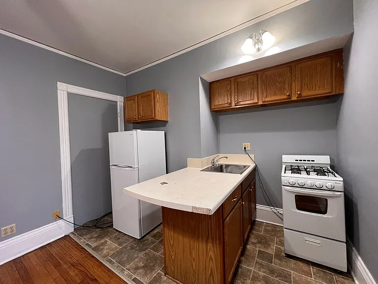 1830 N Oakland Ave — Photo 17