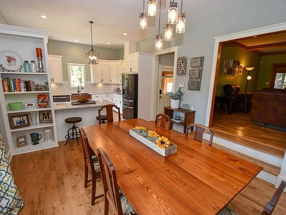 4th image of 1600 Lee Road 27