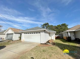 22 2nd St, Shalimar, FL 32579