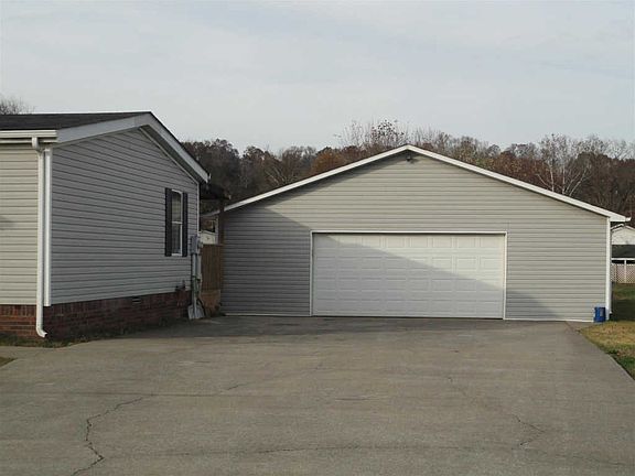 3rd image of 546 Saunders Ln