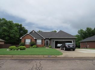 1115 Holly Dr, Russellville, AR 72802