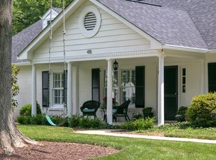 415 Country Ln, Rolling Fields, KY 40207
