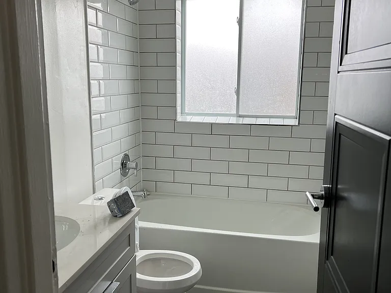 792 Hughson St #14 — Photo 6