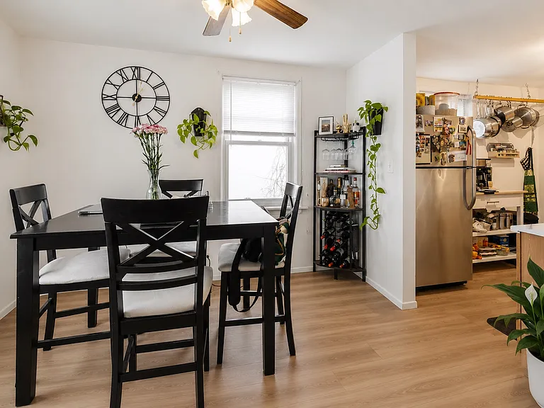 3212 N Clifton Ave #COACHHOUSE — Photo 2