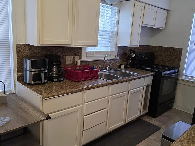 443 Agnes St — Photo 12