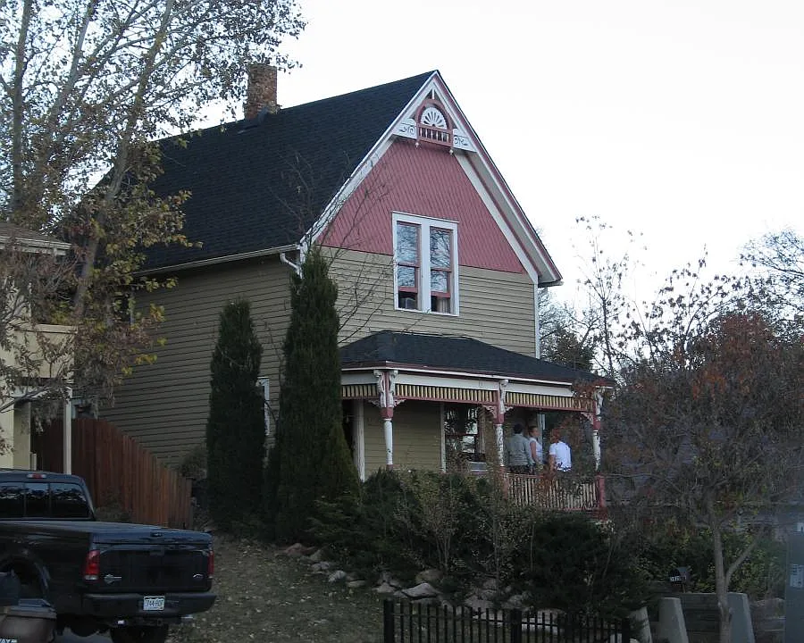 2520 W Pikes Peak Ave