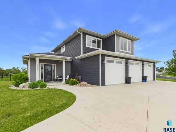 2820 Sweetgrass Dr, Brookings, SD 57006