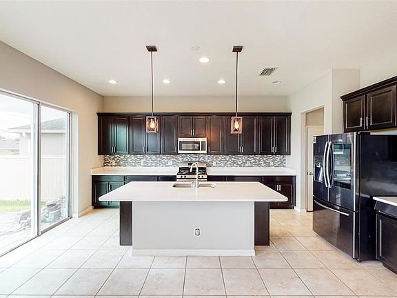 4th image of 872 Grand Hilltop Dr
