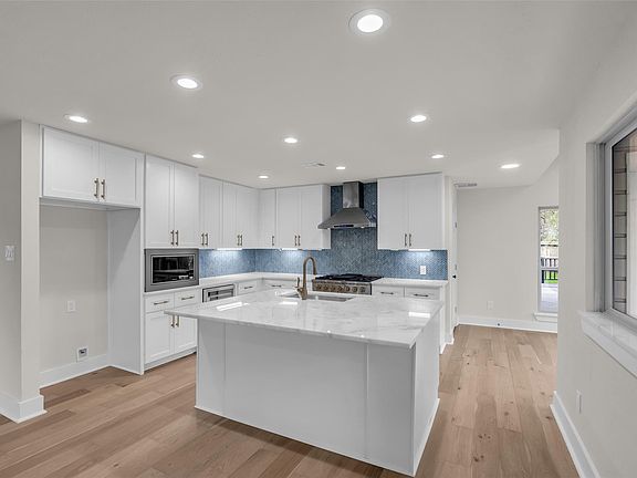 3rd image of 4 N Autumnwood Way