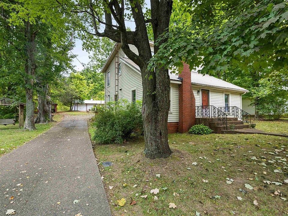 1st image of 226 W Main St