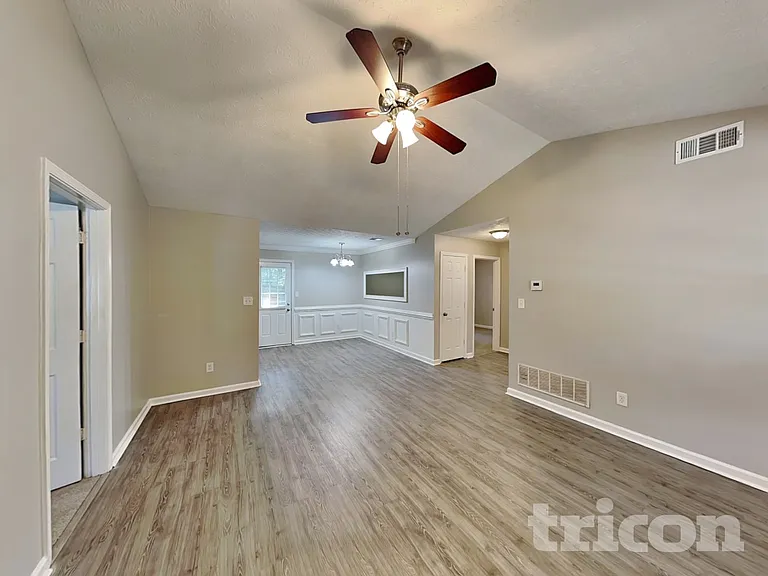 101 Halehaven Dr — Photo 3