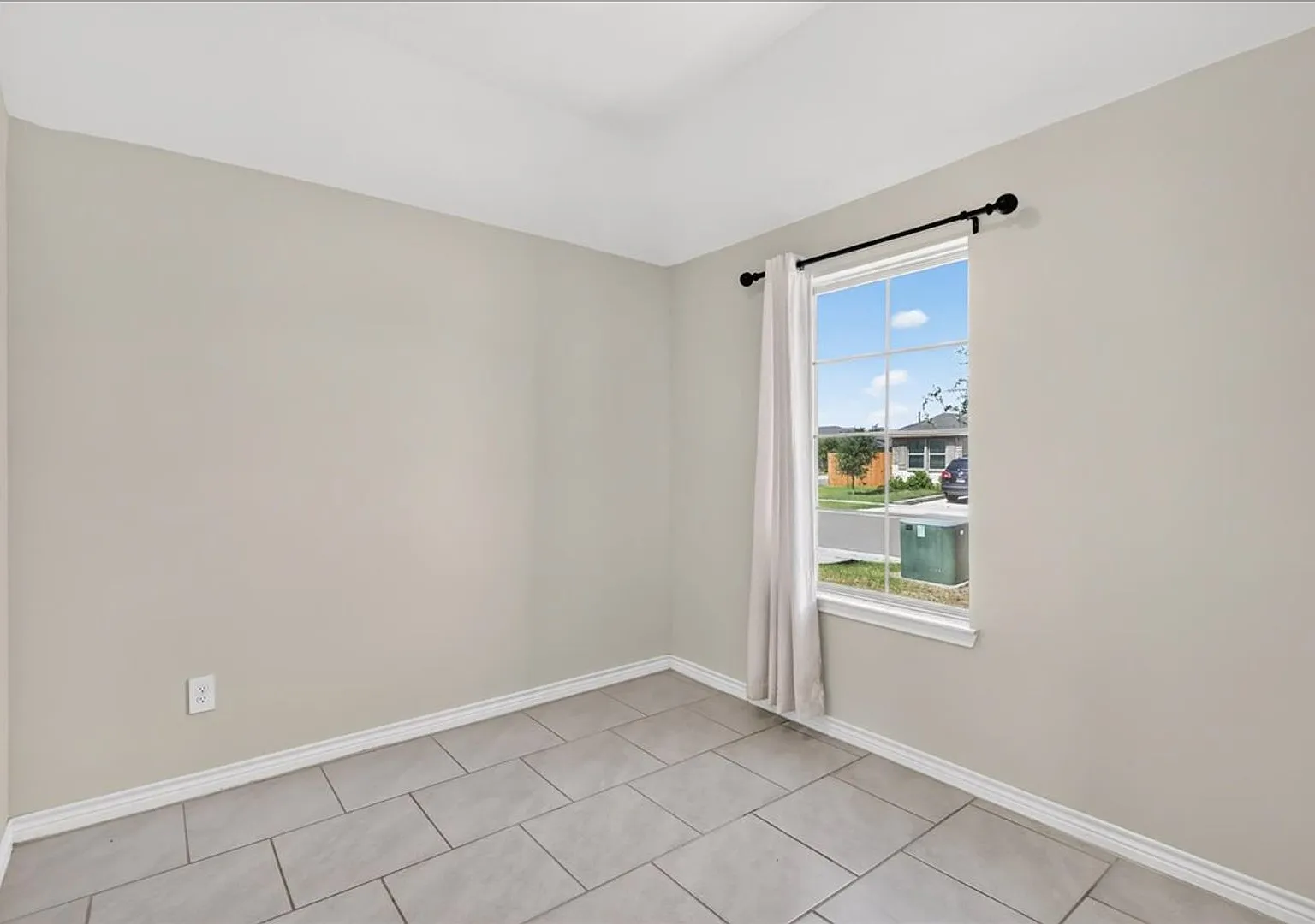2334 Restful Lane - 3/Bed 2/Bath - $1,995/month — Photo 4