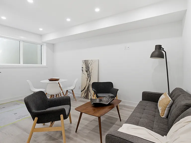 587 Oakwood Ave — Photo 15