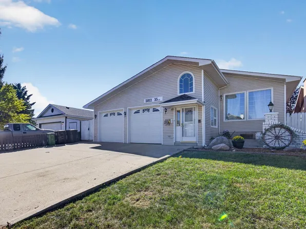 2812 35th St NW, Edmonton, AB T6L 3Y4