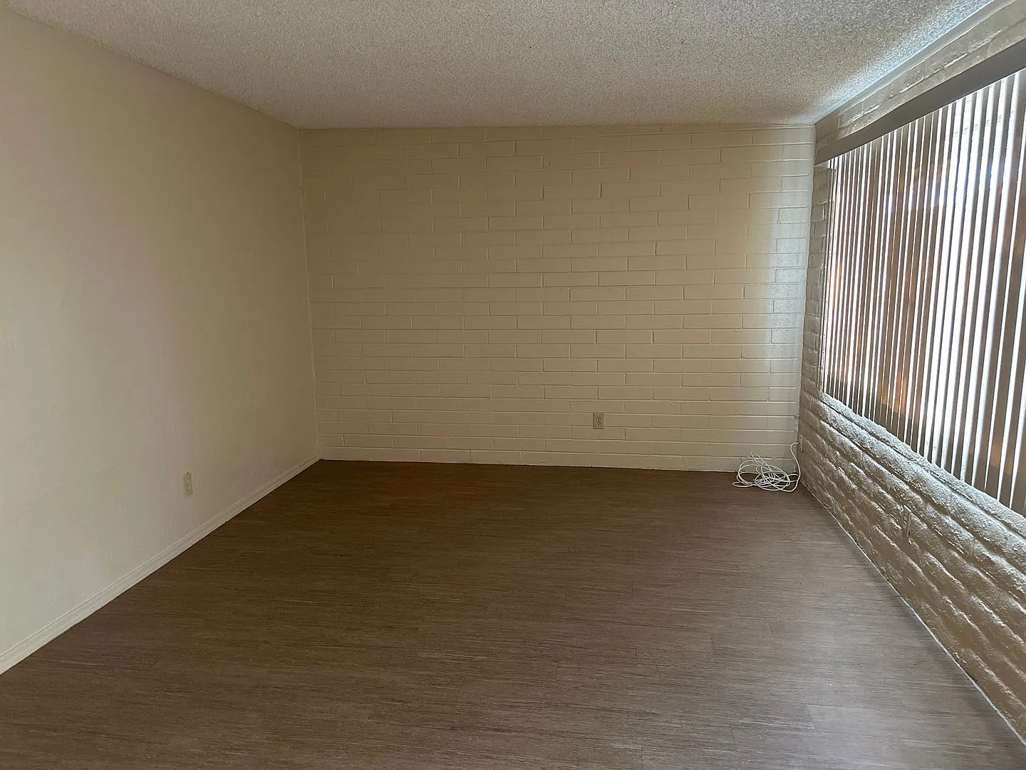 2 bed, 2.0 bath, 1000 sqft, $1,245 — Photo 2