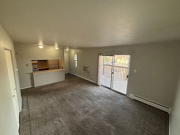 5th image of 3735 E La Salle St #9