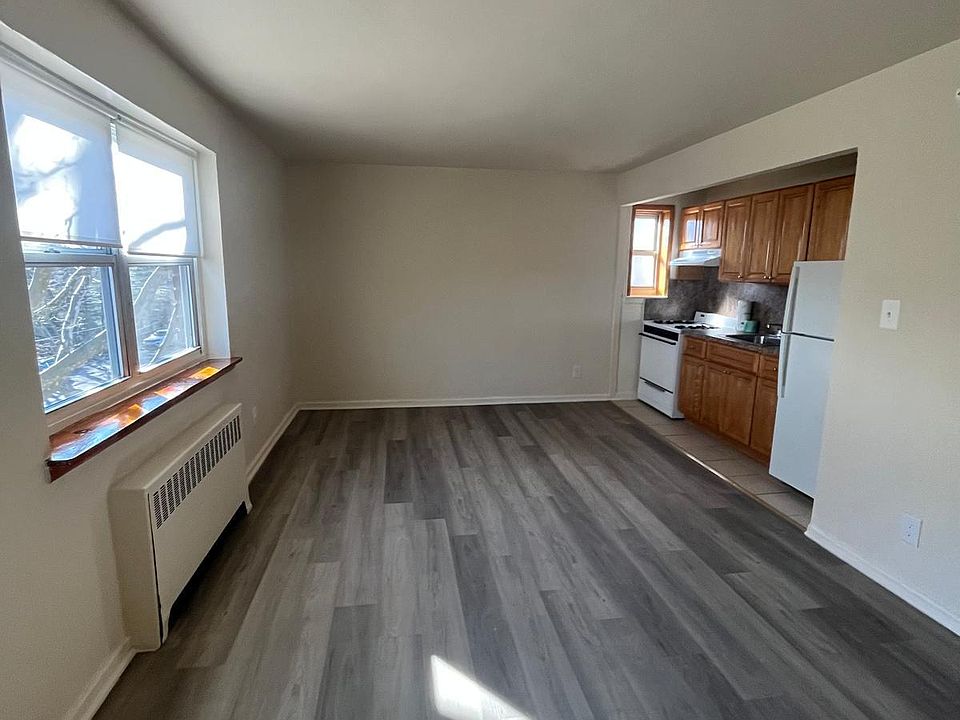1st image of 4 Stratford Ave #2A